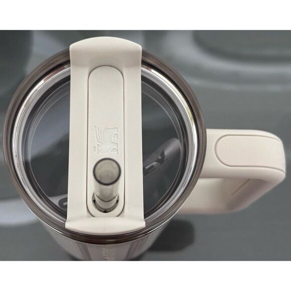 Stanley X CALIA Quencher H2.0 FlowState 30oz Tumbler, OAT MILK - Picture 4 of 5